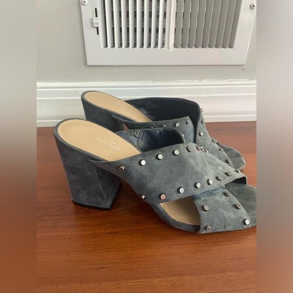 Lord and Taylor 424 Shoes Studded Cross Blue Suede Sandals Size 10 - Picture 5 of 8